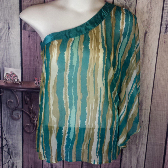 paper tee Tops - SZ L mulit colored one shoulder blouse O27